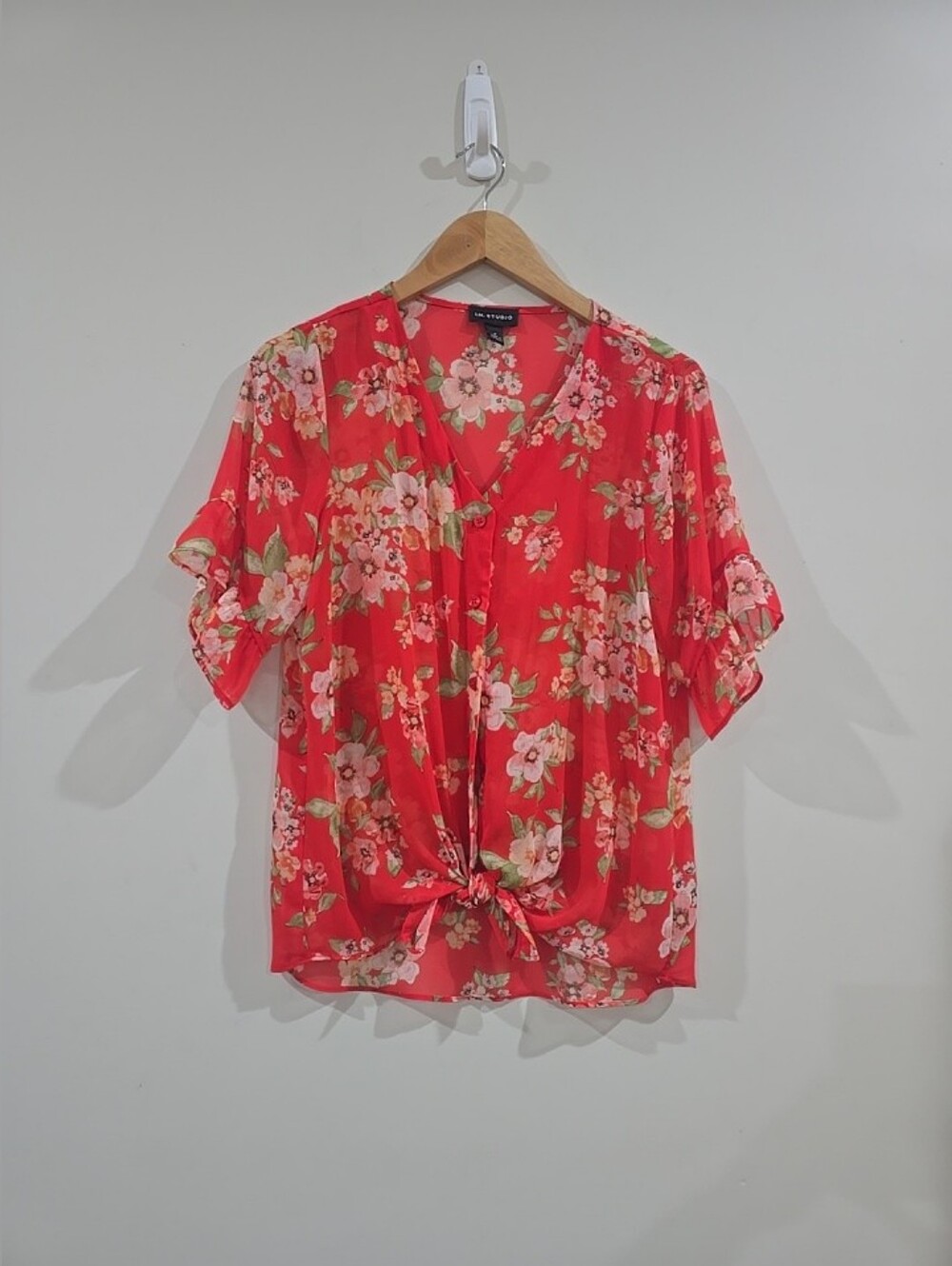 Boho I.N. Studio Womens Blouse S Red Floral V-Neck Short Sleeve Button Tie Front